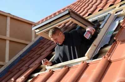 Pose de fenêtres de toit Velux à Montbrun-Bocage